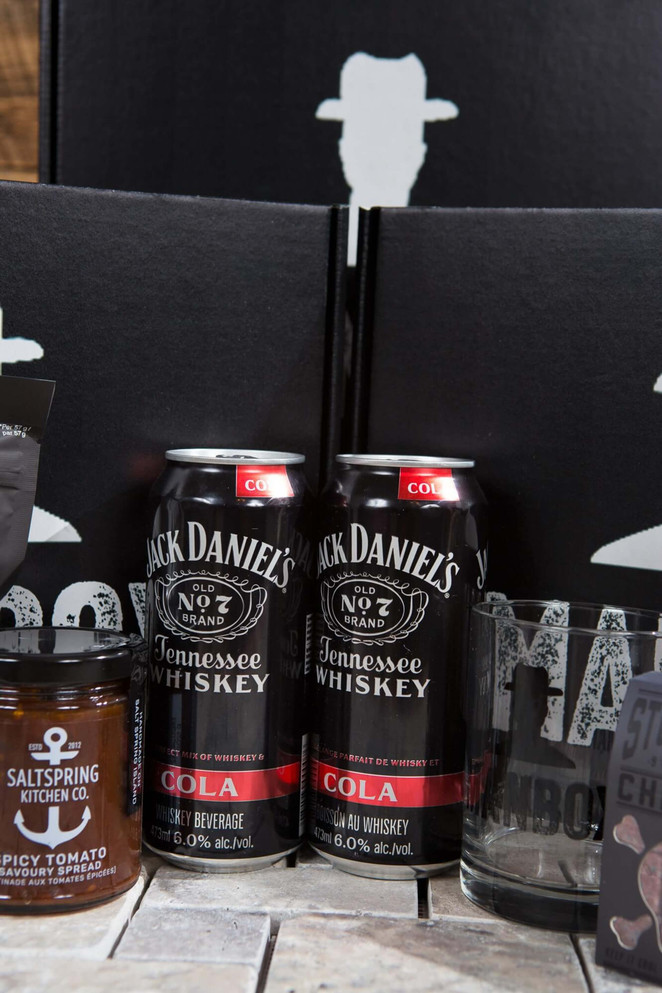 whiskey lover gift box canada delivery