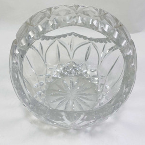 Vintage Mid Century clear Crystal Basket Bowl Image: © Modern2Historic Vintage Mid Century clear Crystal Basket Bowl Image: © Modern2Historic