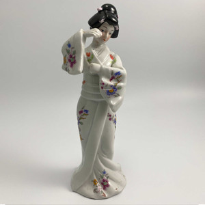 Geisha porcelain figurine, Image:© Modern2Historic Geisha porcelain figurine, Image:© Modern2Historic