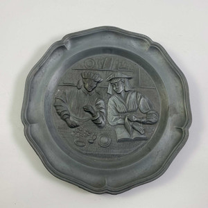Banker pewter plate, Image: © Modern2Historic Banker pewter plate, Image: © Modern2Historic
