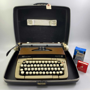 Vintage Smith-Corona Typewriter Image: © Modern2Historic
