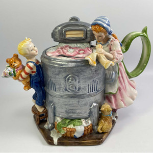 Vintage Wringer Washer Tea Pot Image: © Modern2Historic Vintage Wringer Washer Tea Pot Image: © Modern2Historic