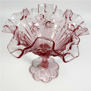 Fenton dusty Rose Cabbage Rose Ruffled Vase. Image: © Modern2Historic Fenton dusty Rose Cabbage Rose Ruffled Vase. Image: © Modern2Historic