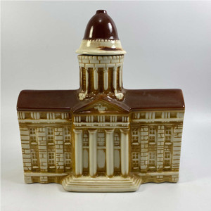 Vintage Old Mr. Boston Brand Capital Bottle Decanter. Image: © Modern2Historic Vintage Old Mr. Boston Brand Capital Bottle Decanter. Image: © Modern2Historic