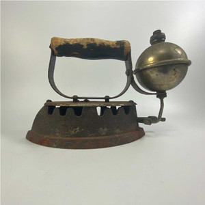 Vintage Gas Iron. Image: © Modern2Historic