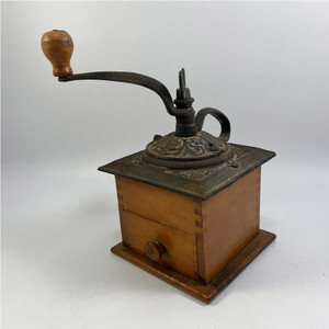 Vintage Coffee Grinder. Image: © Modern2Historic Vintage Coffee Grinder. Image: © Modern2Historic