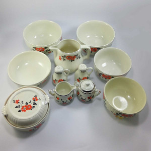 Hall's Pottery(produced 1900 to 1986) first gained attention with their "Artware" line (Red Poppy)