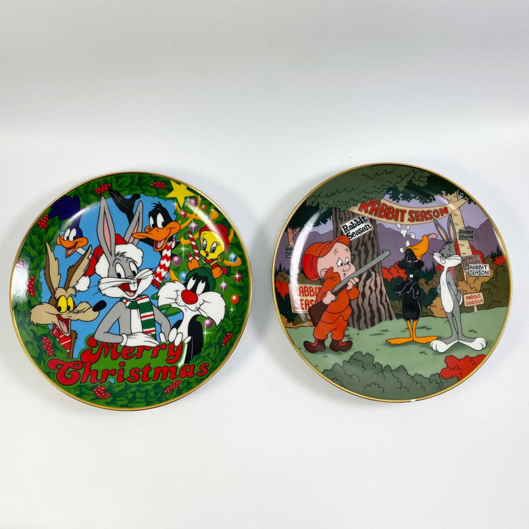 Set of 2 Limited Edition Looney Toons Plates. Image: © Modern2Historic