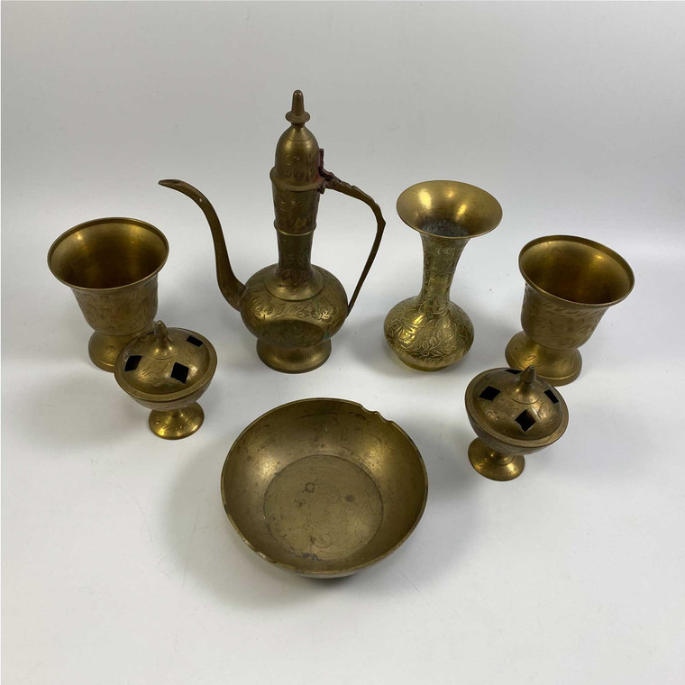 Brass set of 9 pieces from India and China. Image: © Modern2Historic