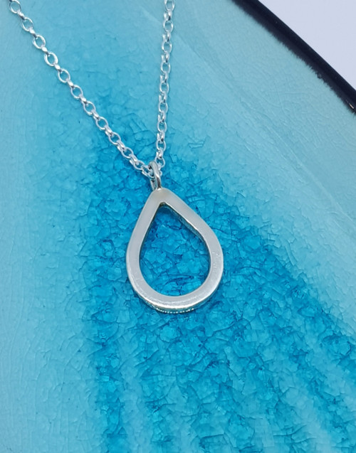 Modern stylish silver small chunky dewdrop necklace