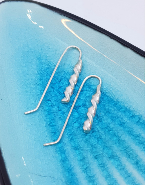 Chic and elegant silver ripple twist hook earrings