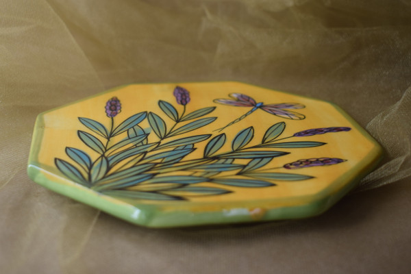 (HT06-YLD) 6" Hexagonal Trivet-Yellow Lavender with Dragonfly