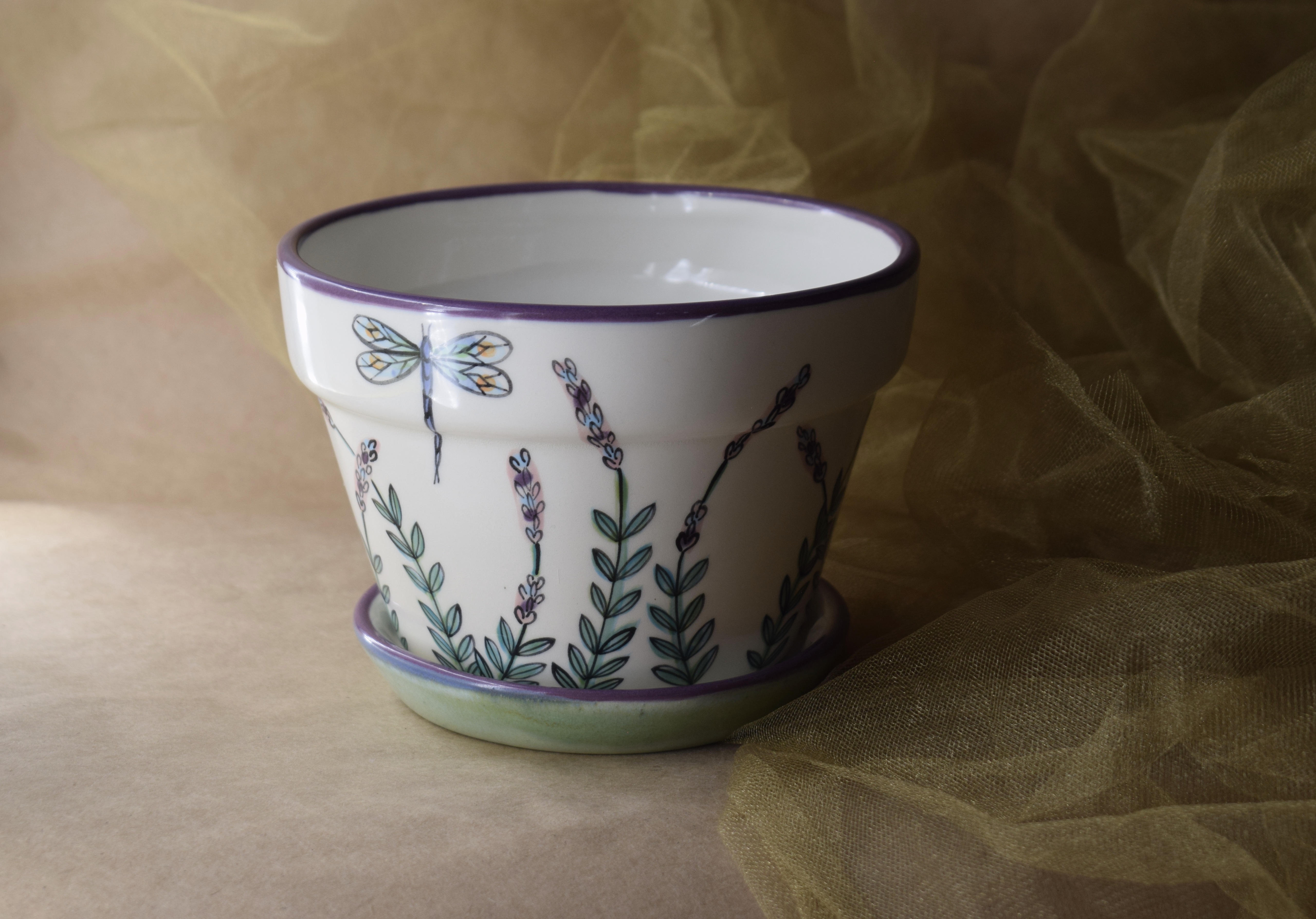 (MP06-WLD) Medium Planter- White Lavender with Dragonfly