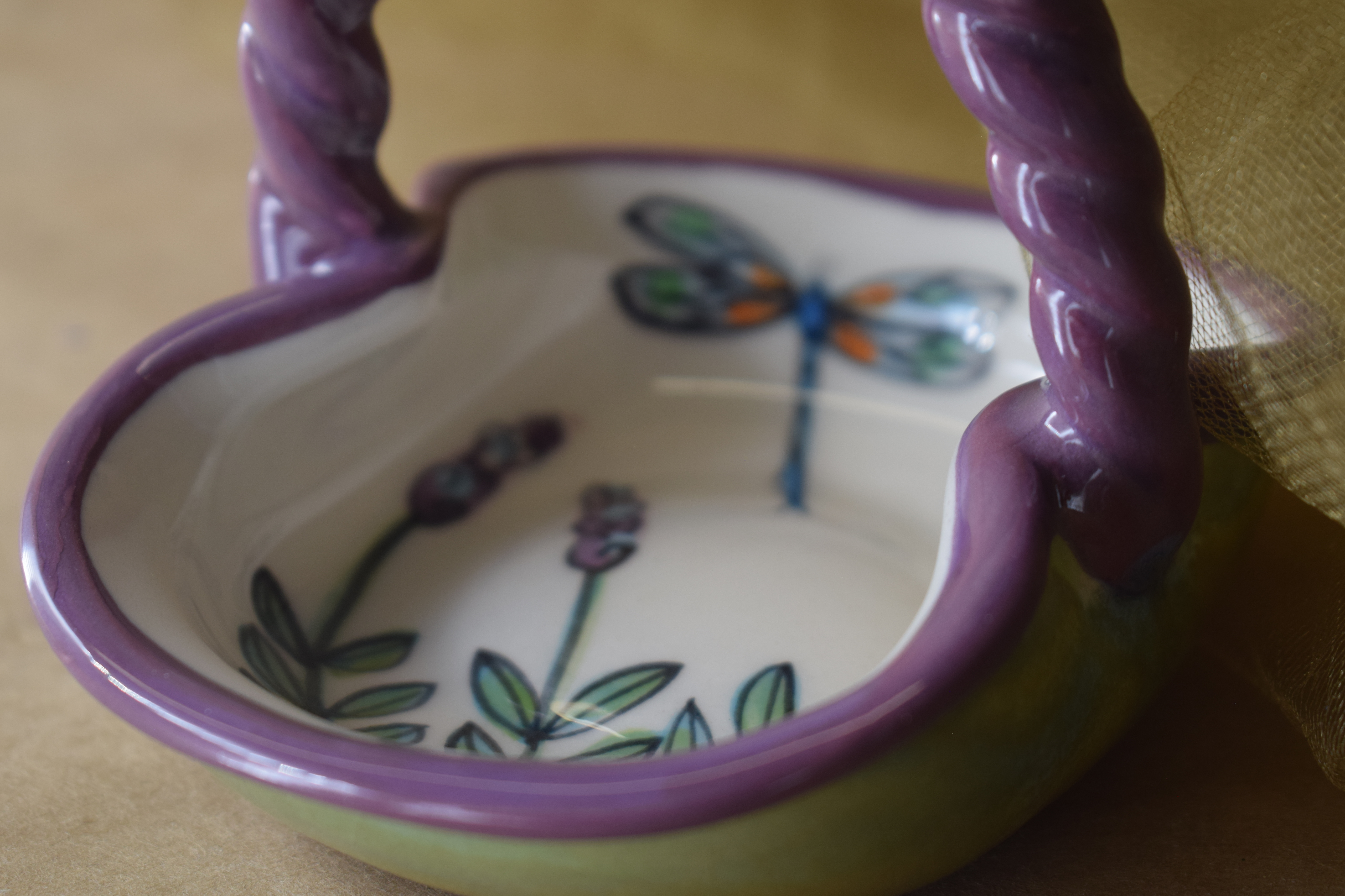 (BI-BS03 SM-WLD) Small Basket Bowl- White Lavender with Dragonfly