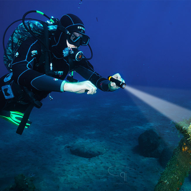 OrcaTorch D700 Dive Light | MAKO Spearguns