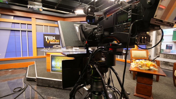 ProLine Plus Talent Monitor Model On Set with Val Verde BTS