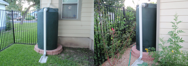 Bushman 250 Gallon Plastic Vertical Emergency Water Storage Tank in Blue