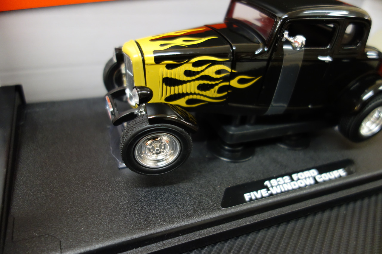 FORD HOT ROD WINDOW COUPE' 1932 BLACK/YELLOW FLAME 1:18 MotorMax Auto d'Epoca EUR 64,52 - FR