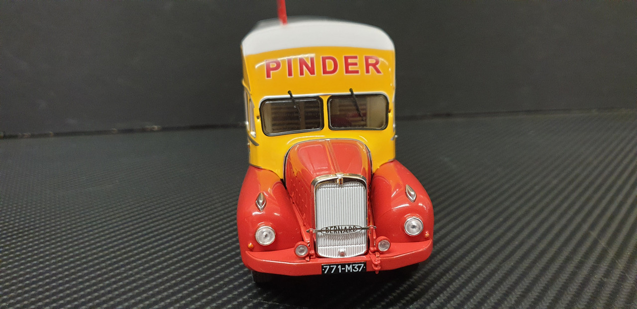 Cirque Pinder, Le Bernard 28, La centrale électrique, 1951, Camion