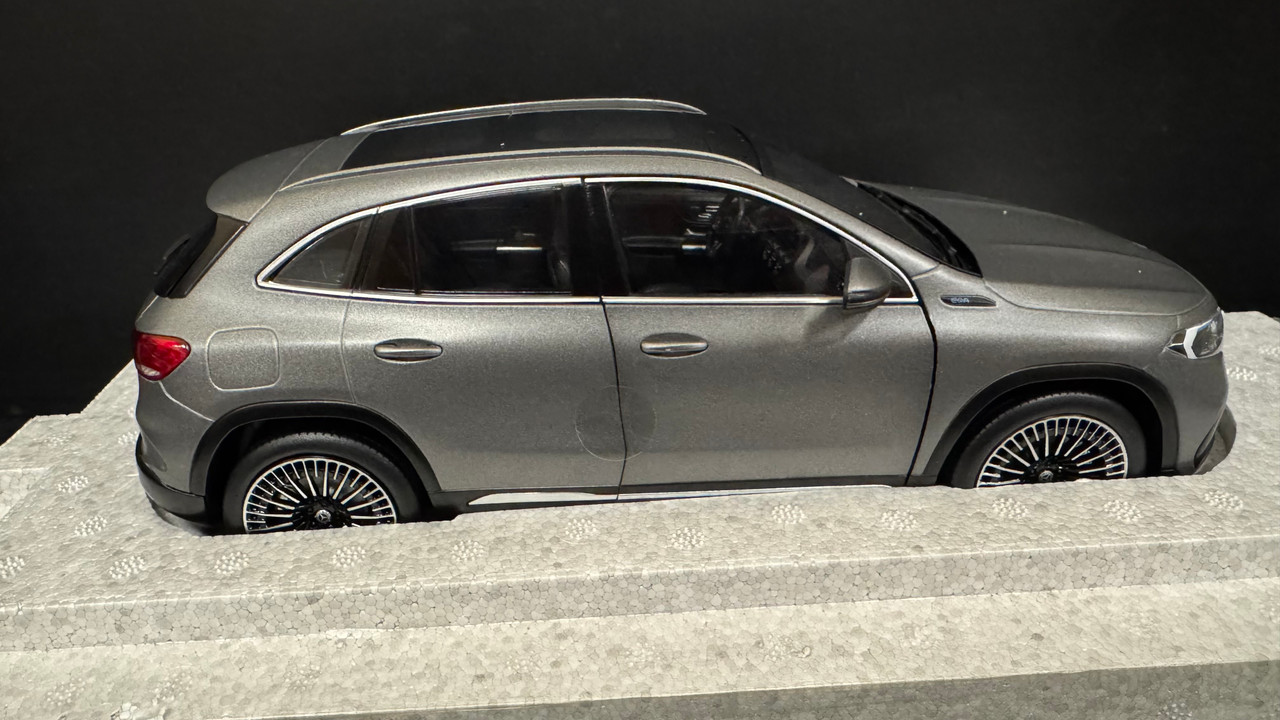 Z-Models 1/18 メルセデスベンツ・GLA クラス H247 iridiumsilver 2020