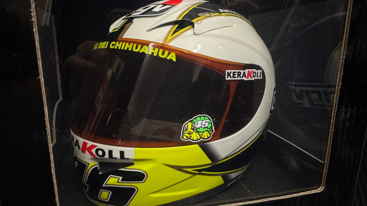 AGV - CASCO HELMET VALENTINO ROSSI MOTO GP 2006