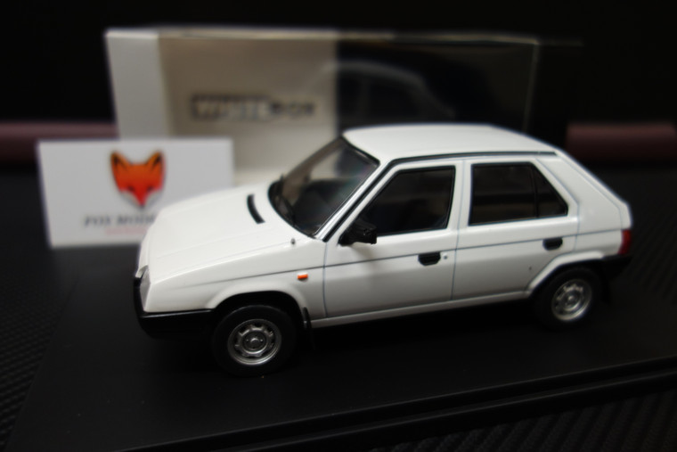 Skoda Favorit White