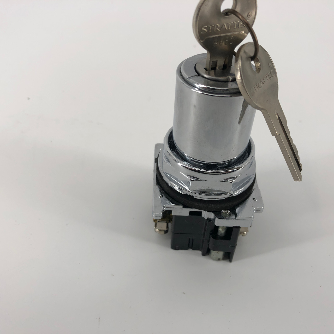 CUTLER HAMMER 10250T15812-1 KEY OPERATED SELECTOR SWITCH NEW QTY 2