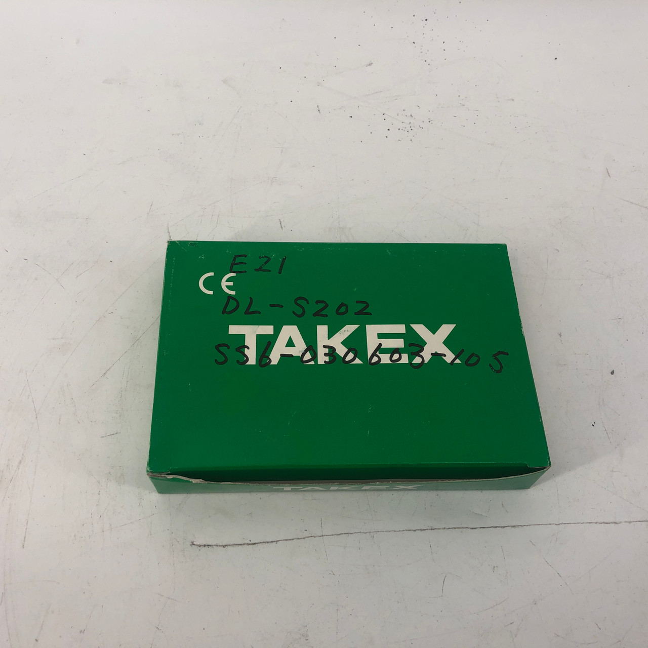 TAKEX DL-S202 BACKGROUND SUPRESSION PHOTOELECTRIC EYE SWITCH - NEW