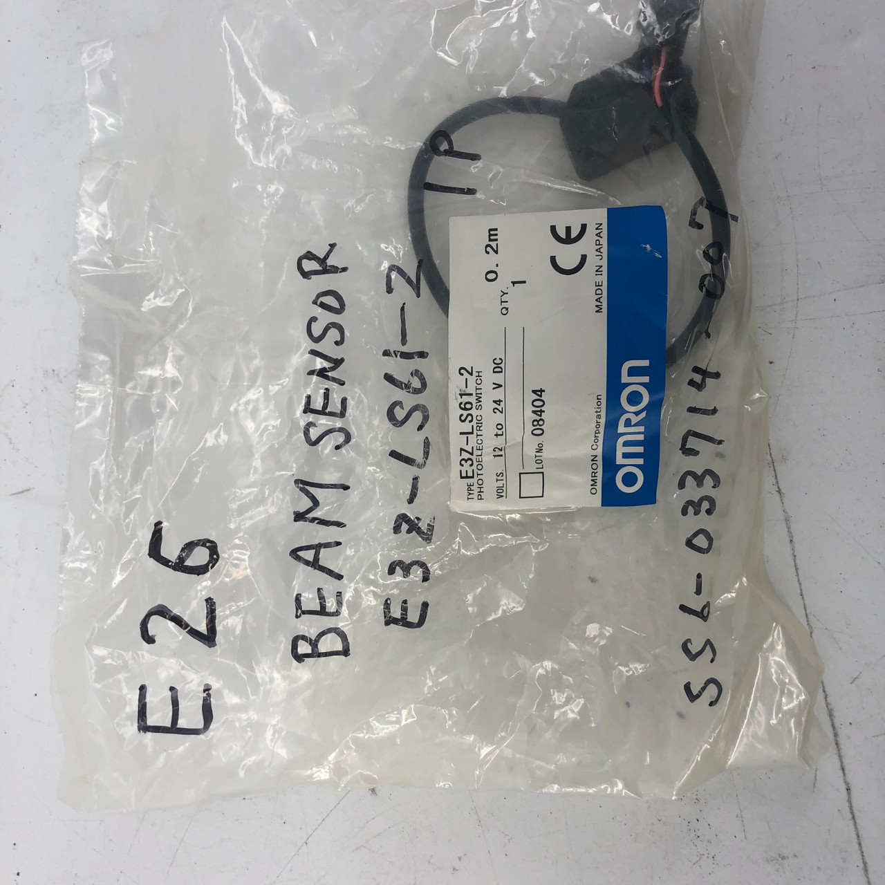 OMRON E3Z-LS61-2 AND TL-W5MC2 PHOTOELECTRIC SWITCHES - NEW