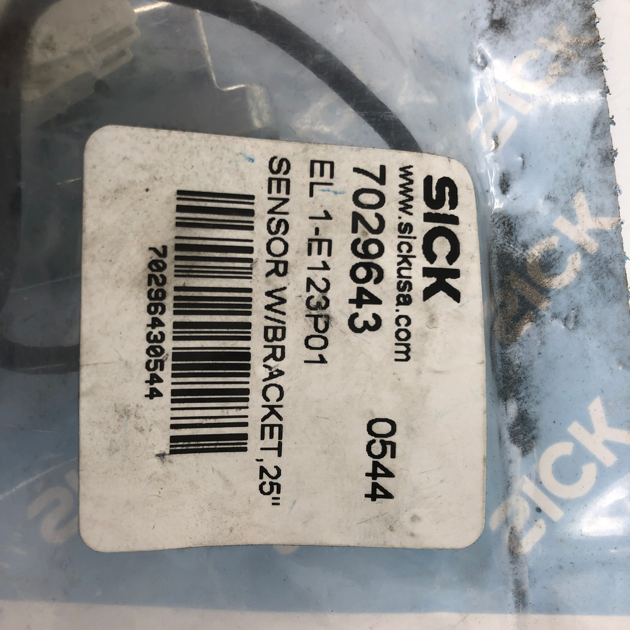 SICK EL-1-E123P01 PHOTOELECTRIC SENSOR W/BRACKET 7029643  - NEW