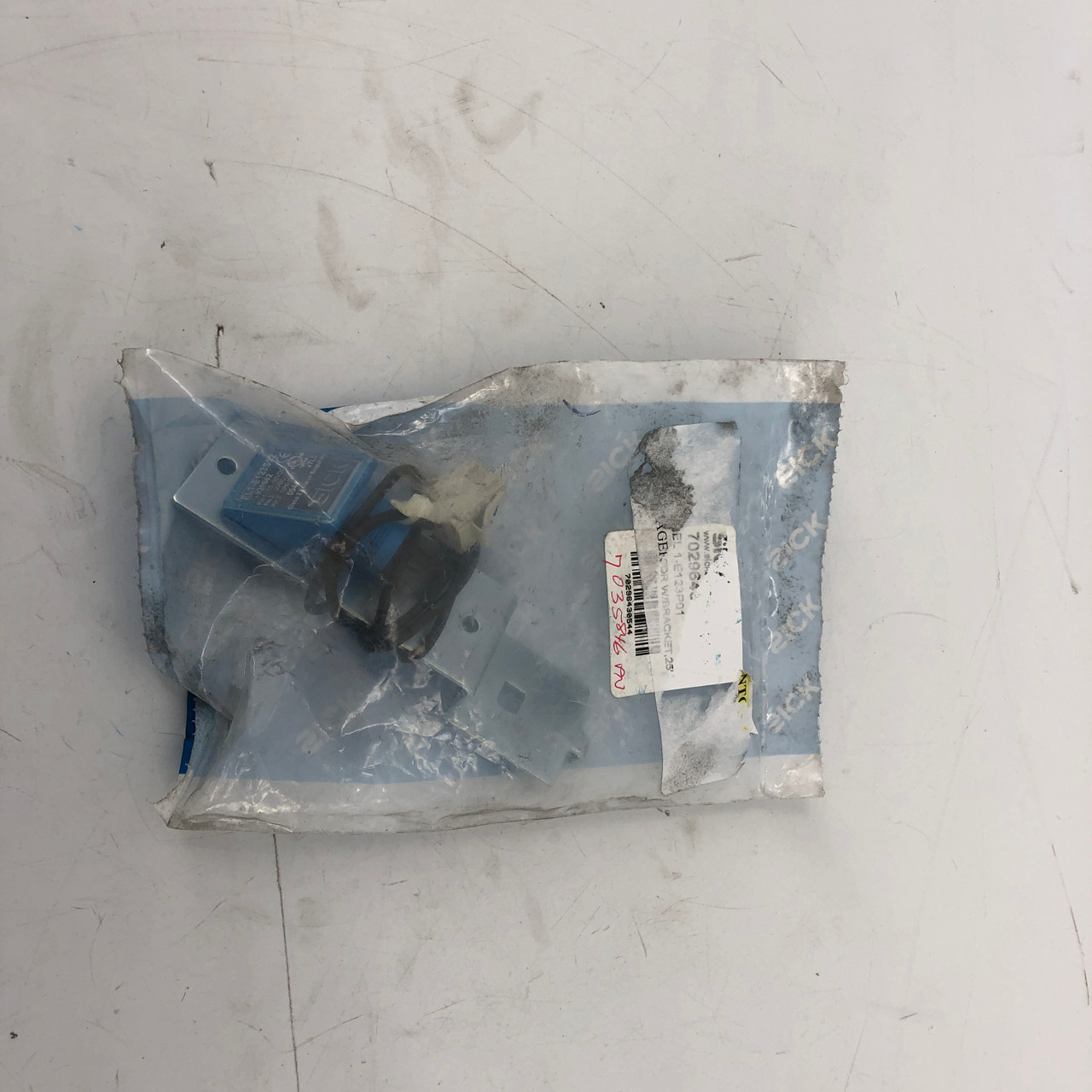 Sick photoelectric sensor EL1-N123S02 7029593 RED 1.5M NPN - NEW