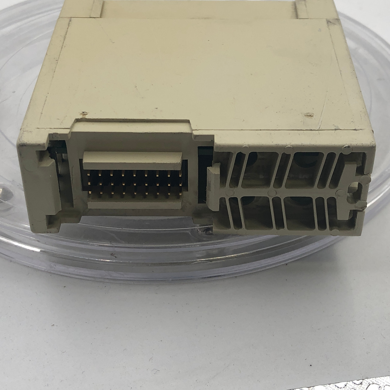 LENZE EPM-T221 DO 8XDC24V 2A INPUT MODULE