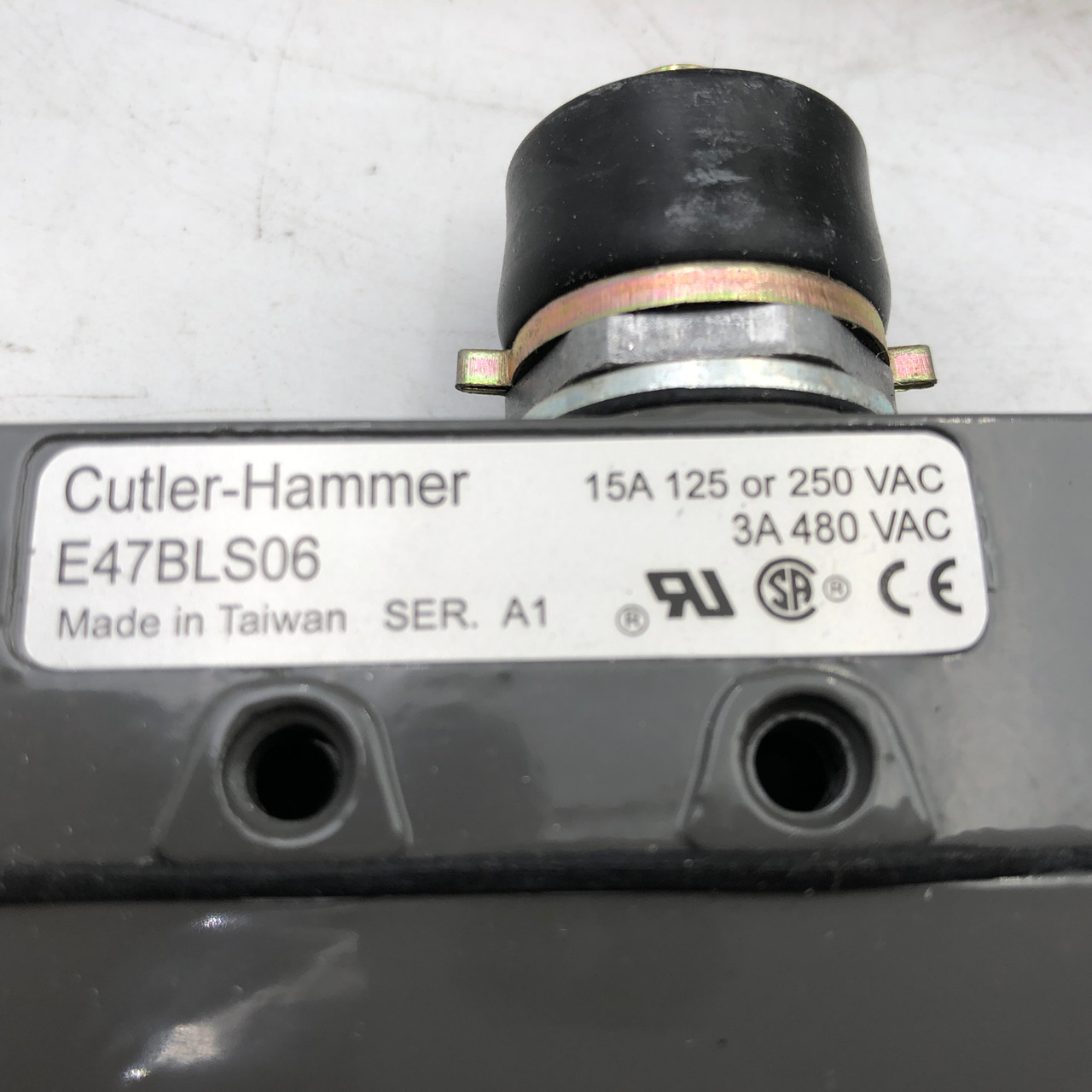 CUTLER HAMMER E47BLS06 15A 125/250 VAC/3A 480VAC LIMIT SWITCH - NEW