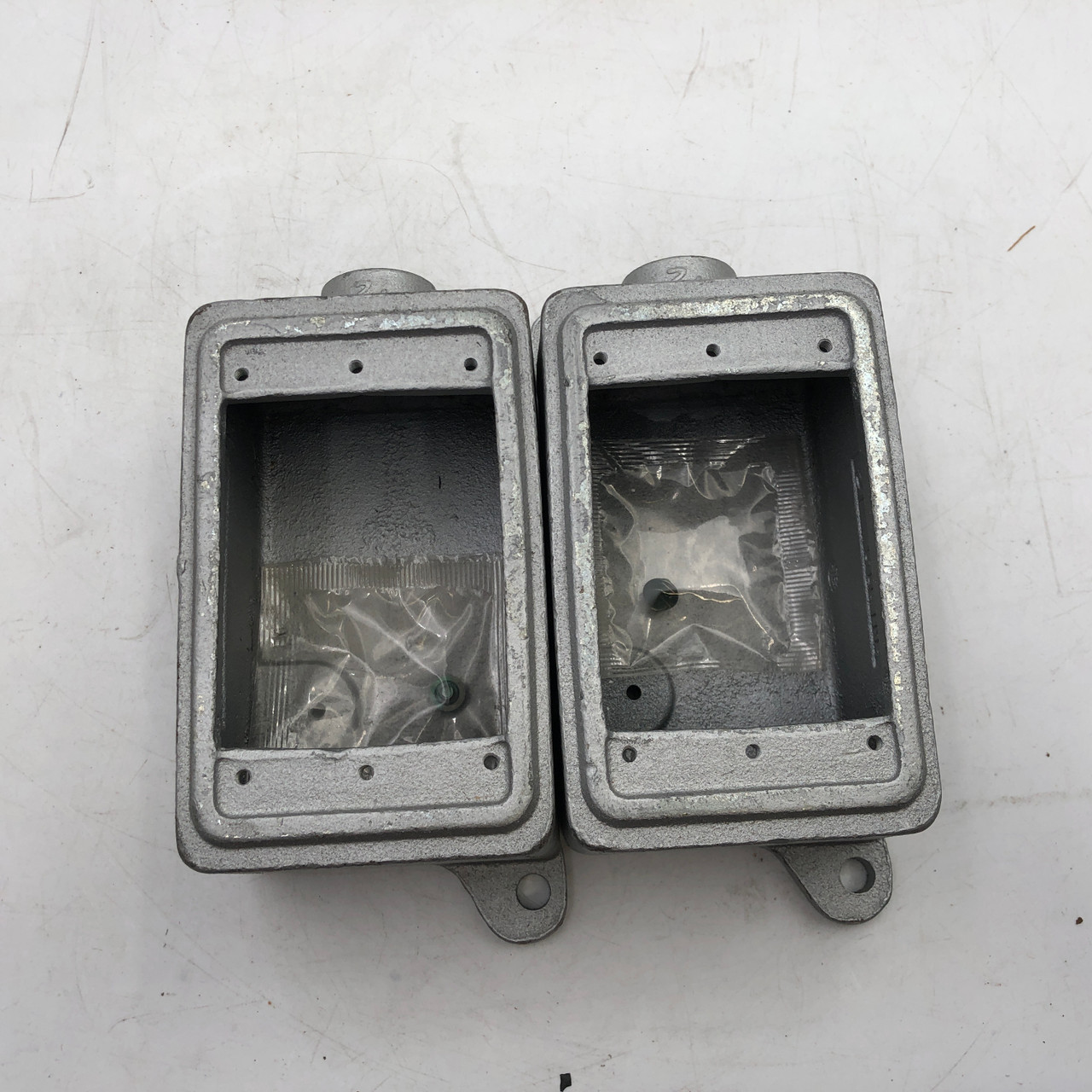 O-Z/GEDNEY FS150 Device Box Type FS Heavy Duty Shallow 1 Outlet 1 Gang NEW