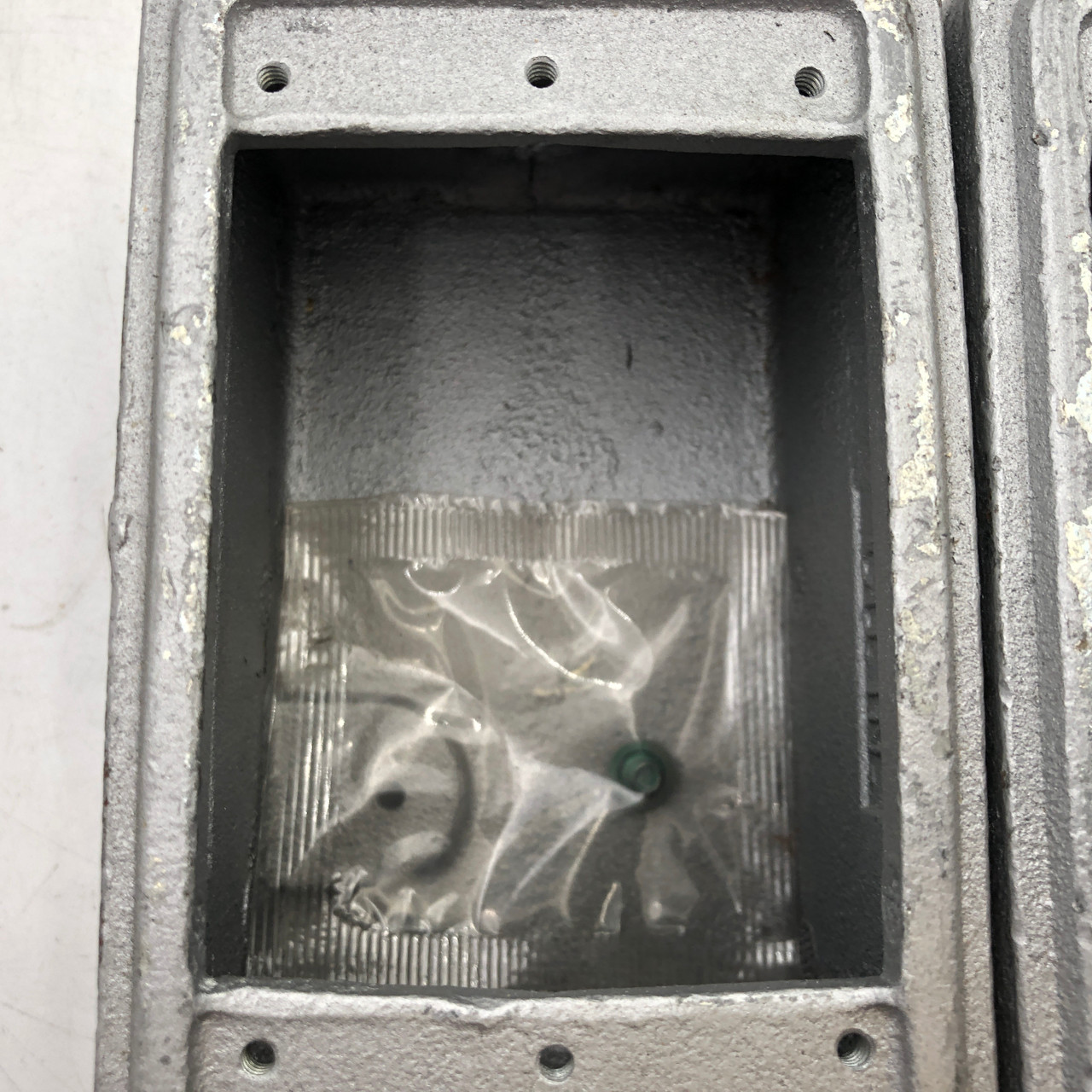 O-Z/GEDNEY FS150 Device Box Type FS Heavy Duty Shallow 1 Outlet 1 Gang NEW