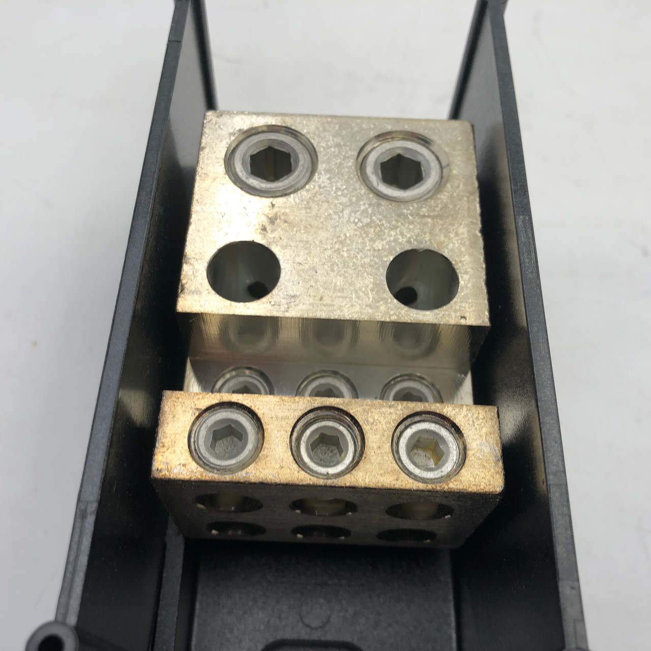 MERSEN MPDB69131 600V POWER DISTRIBUTION BLOCK - NEW