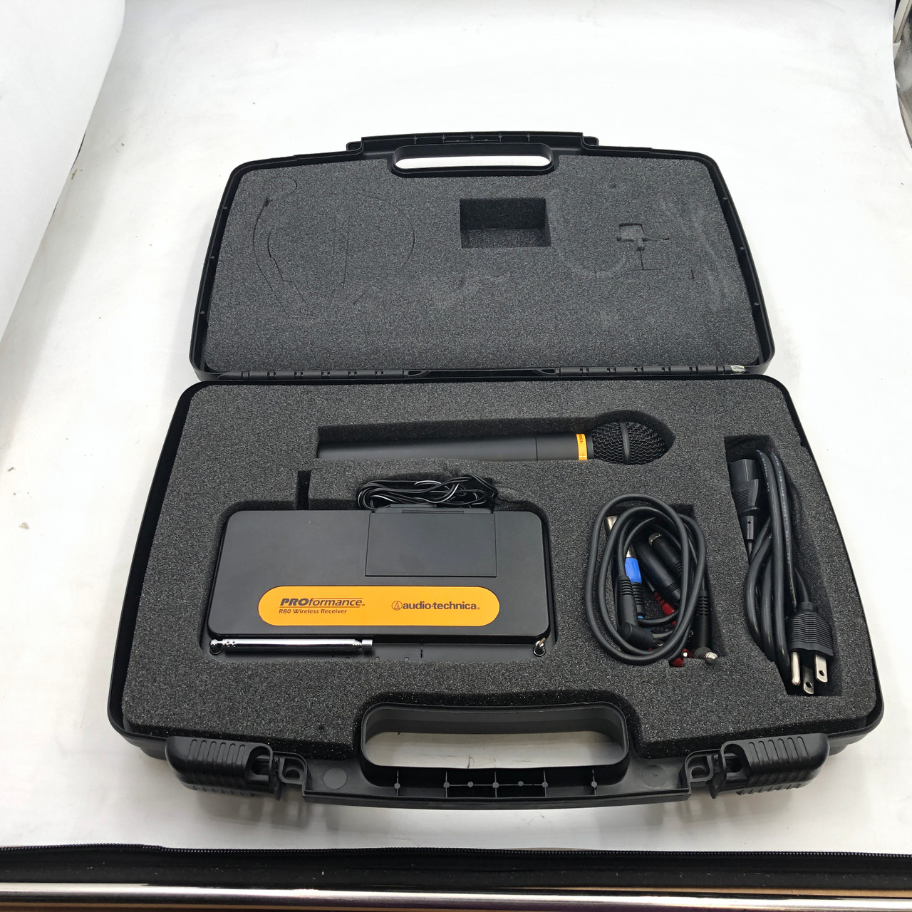 AUDIO-TECHNICA ATW-R200 R80 PROFORMANCE WIRELESS RECEIVER W/ T88 MICROPHONE&CASE