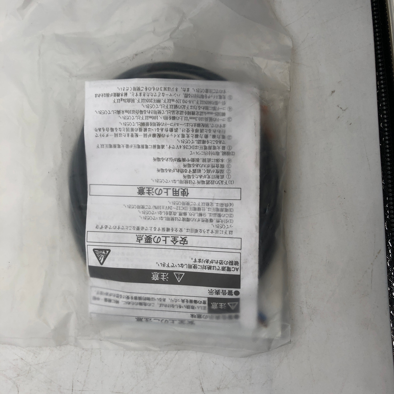 OMRON E3Z-R81 12 TO 24VDC PHOTOELECTRIC SWITCH - NEW