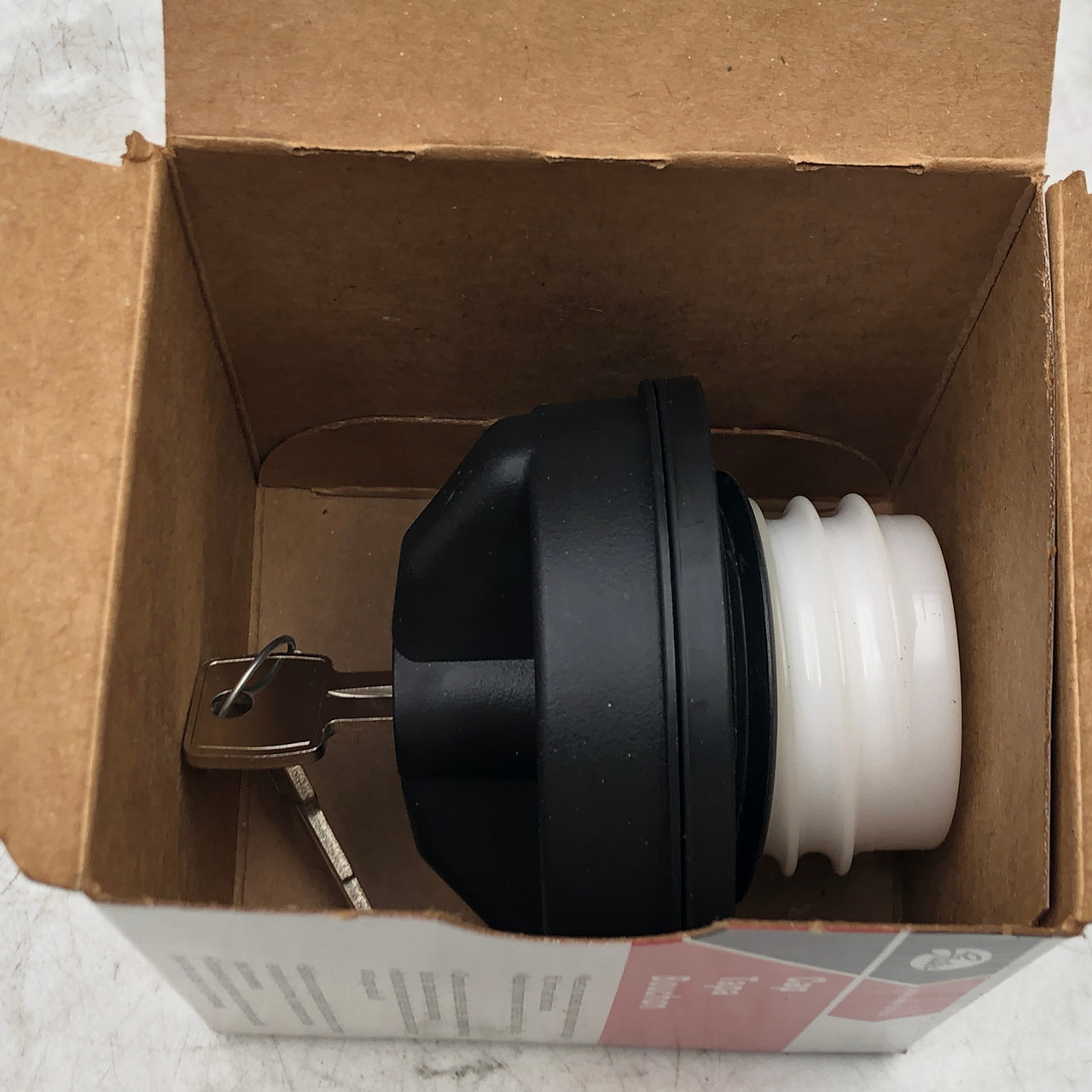 GATES 31778 LOCKING GAS CAP WITH TWO KEYS - NEW