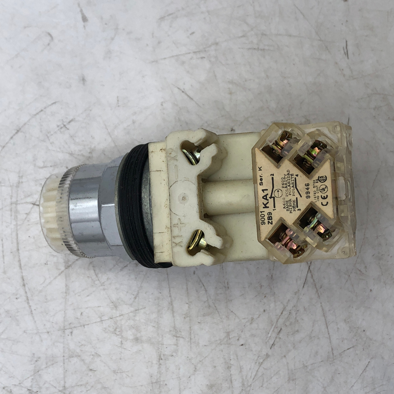 Square D 9001K1L35WH13 30 mm 10 Amp 600 VAC Push Button READ NEW