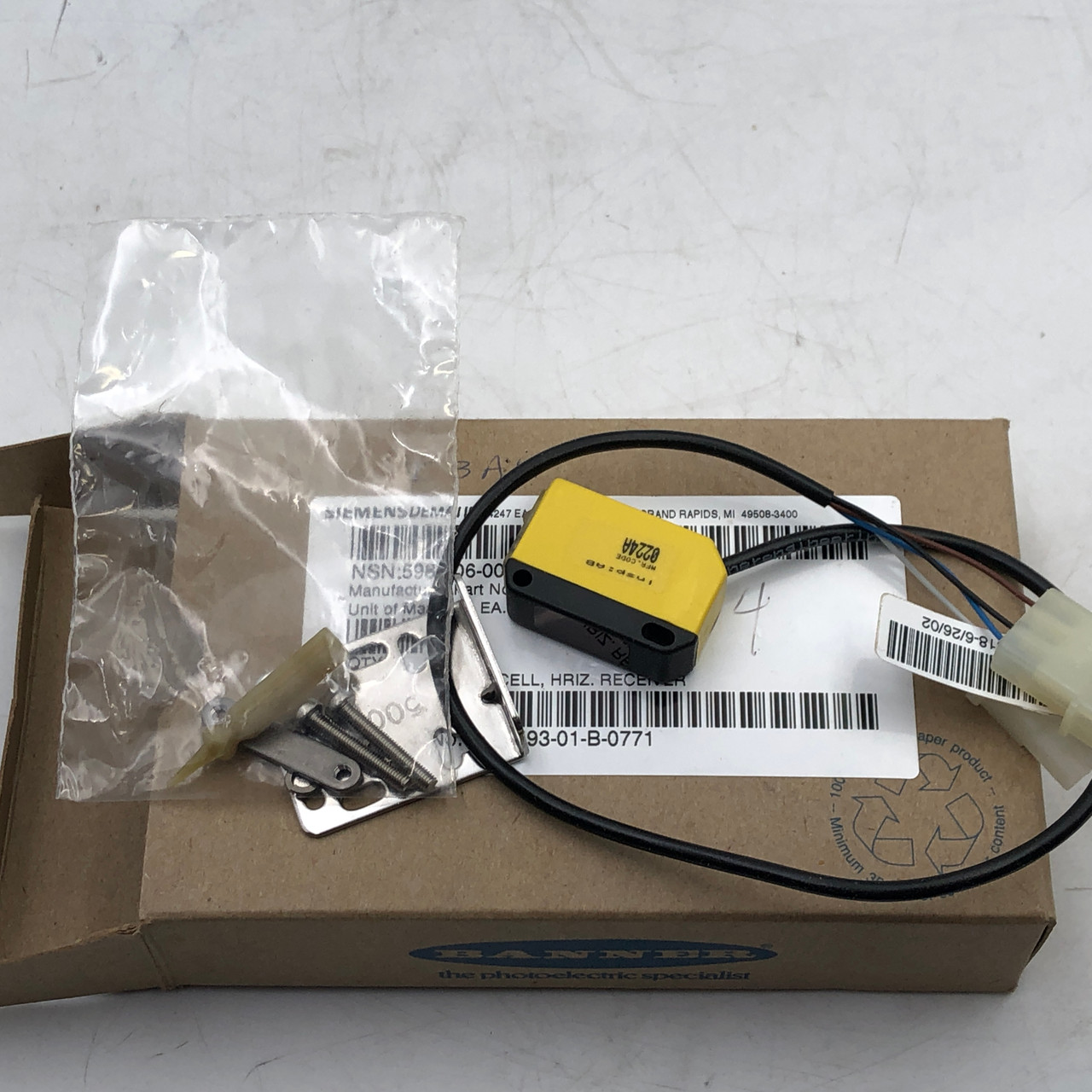 BANNER Q23SN6RQ-64648 POLARIZED PHOTOELECTRIC SENSOR - NEW