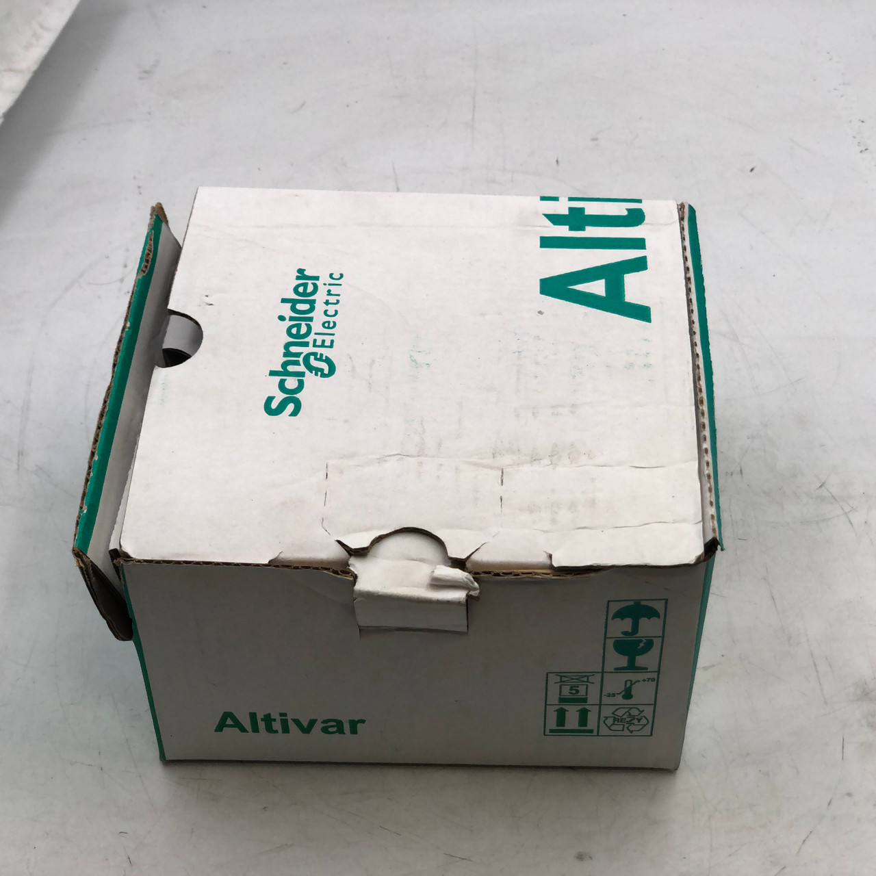 SCHNEIDER ELECTRIC ATV12H037M2 ALTIVAR 12 .5HP AC DRIVE - NEW