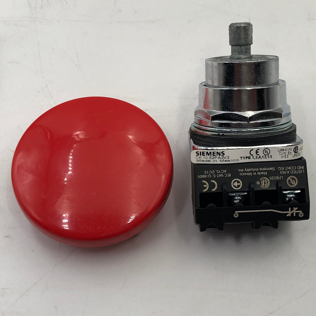 SIEMENS 52PA2V2J 2 POS PUSH-PULL OIL TIGHT RED 2 1/2" PUSHBUTTON - NEW