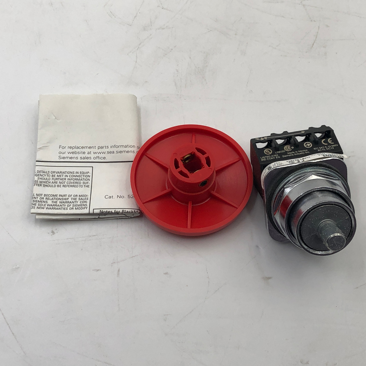 SIEMENS 52PA2V2J 2 POS PUSH-PULL OIL TIGHT RED 2 1/2" PUSHBUTTON - NEW