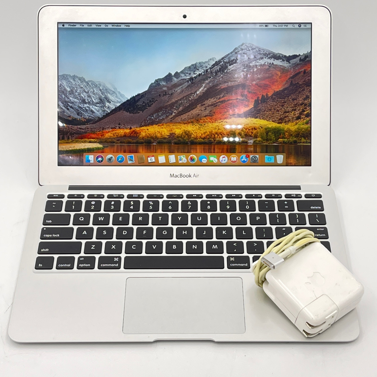Apple MacBook Air 11" 2015 - Core i5 5th Gen, 4 GB RAM, 128 GB SSD, 90 Cycles