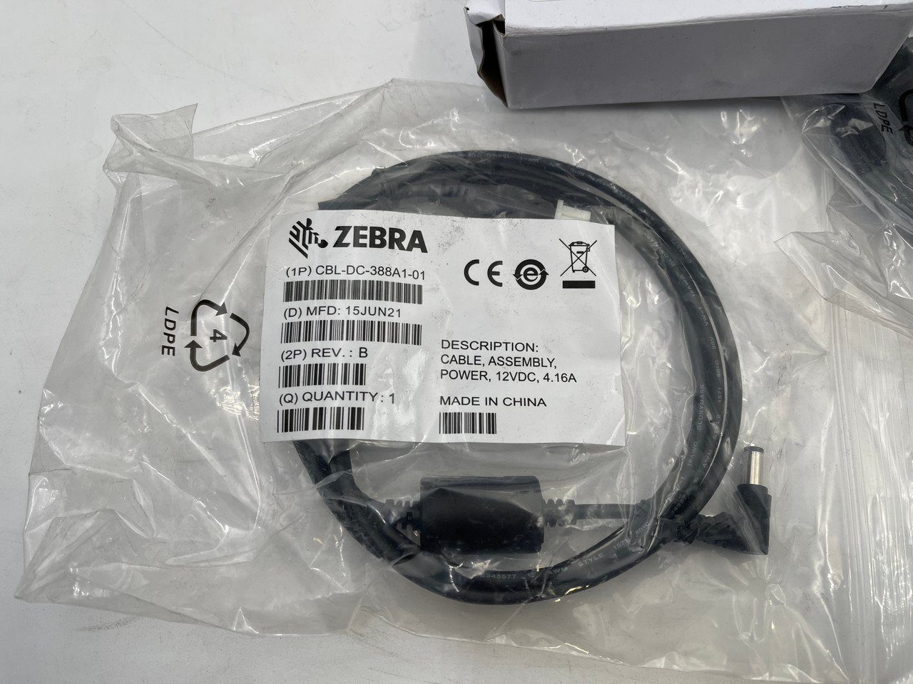 ZEBRA CRD-TC7X-SE2EPP-02 2-BAY SHARECRADLE BASE CHARGER W/ CABLES - NEW