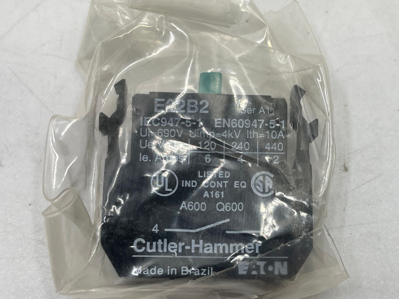 CUTLER HAMMER E22X51A 2 POSITION MAINTAINED BLACK OPERATOR SELECTOR SWITCH - NEW