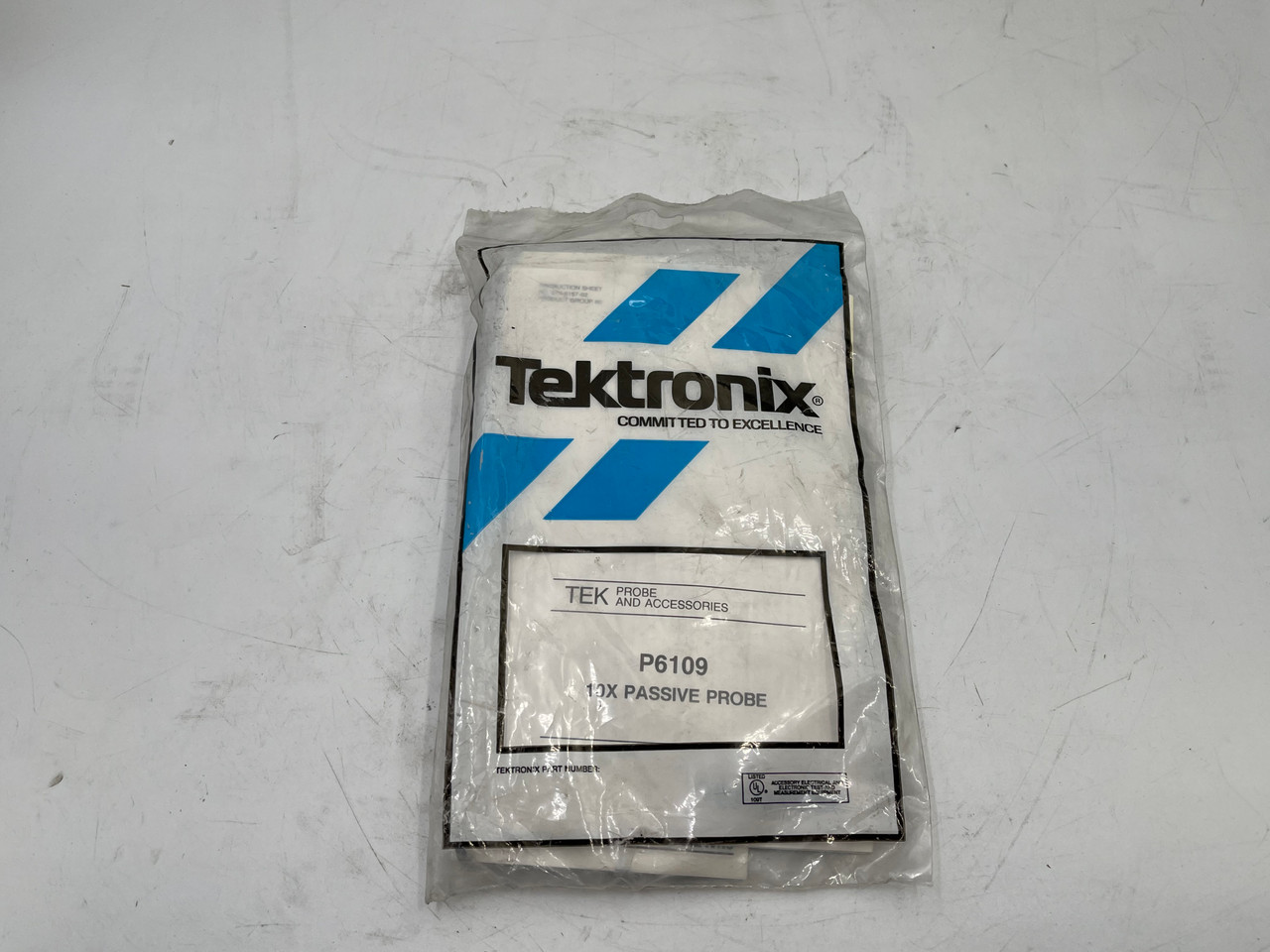 TEKTRONIX P6109 10X PASSIVE PROBE AND ACCESSORIES - NEW