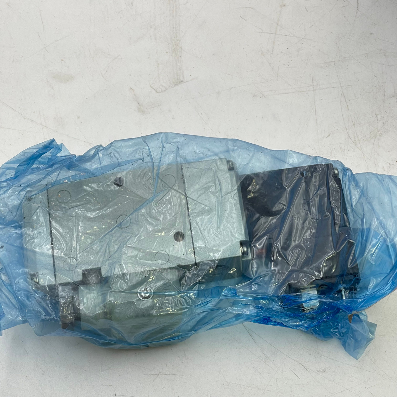 SMC VP542R-5DZ-03A 24VDC 0.2-0.8MPs PILOT PUSH SOLENOID VALVE - NEW