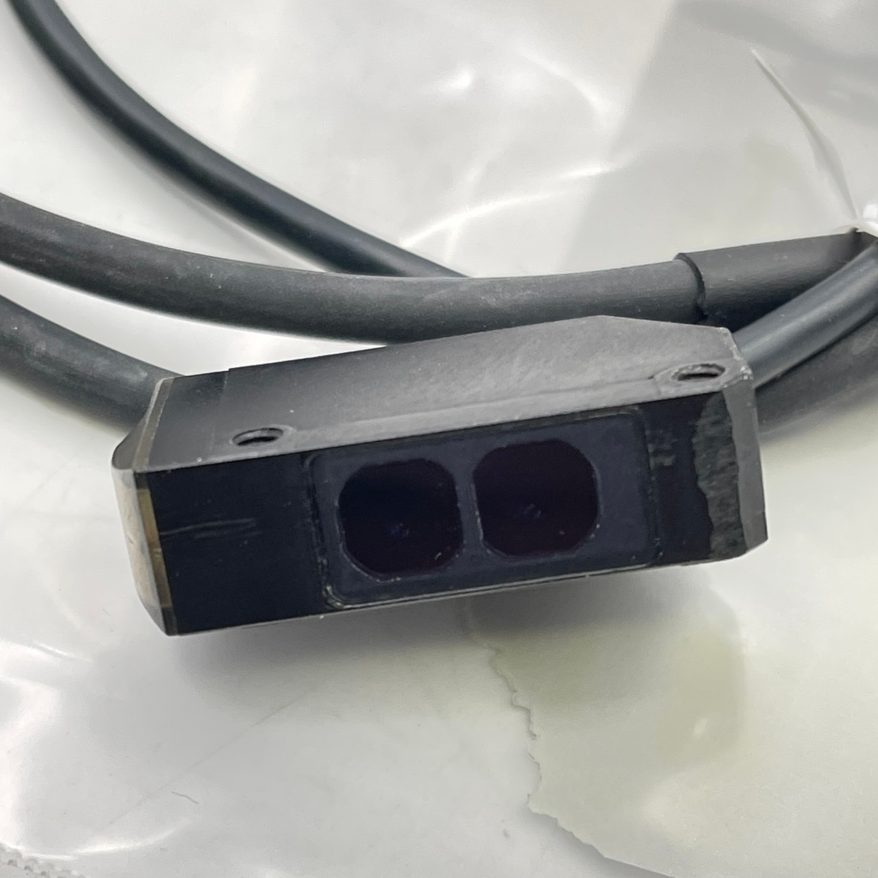 OMRON E3V3-D62 REFLECTIVE PHOTOELECTRIC SENSOR IP67  - NEW